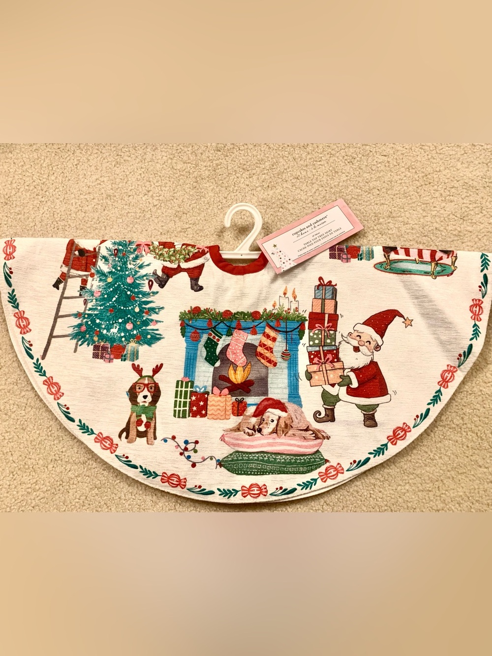 NWT Cupcakes & Cashmere Dogs Christmas Tree Skirt 24”